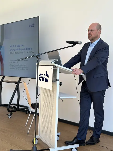 EVB-Geschäftsführer Christoph Grimm bei Infoveranstaltung in Deinste | Foto: evb