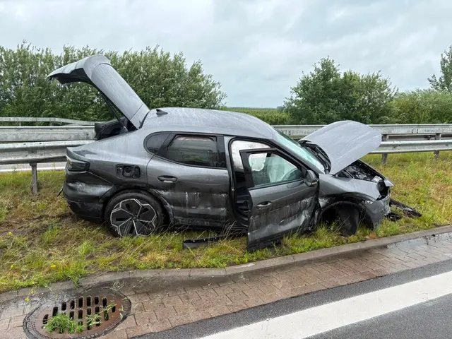 Ein 49-jähriger Fahrer aus Hemmoor schleudert bei Starkregen in die Schutzplanken | Foto: Polizeiinspektion Stade