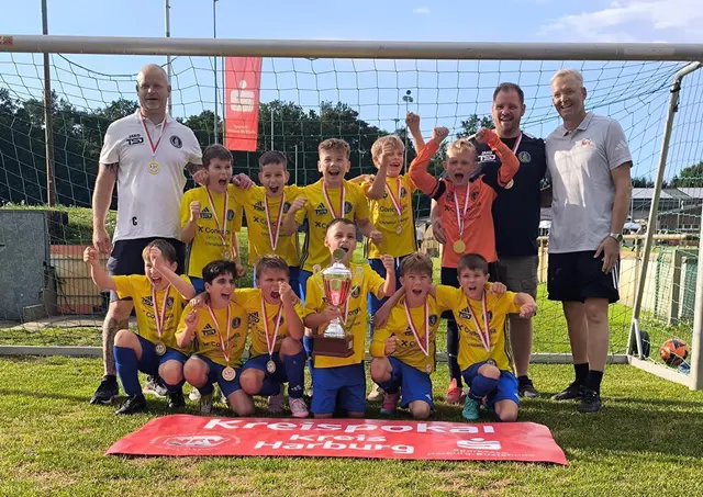 Das erfolgreiche U11-Team des VfL Maschen mit seinen Trainern | Foto: VfL