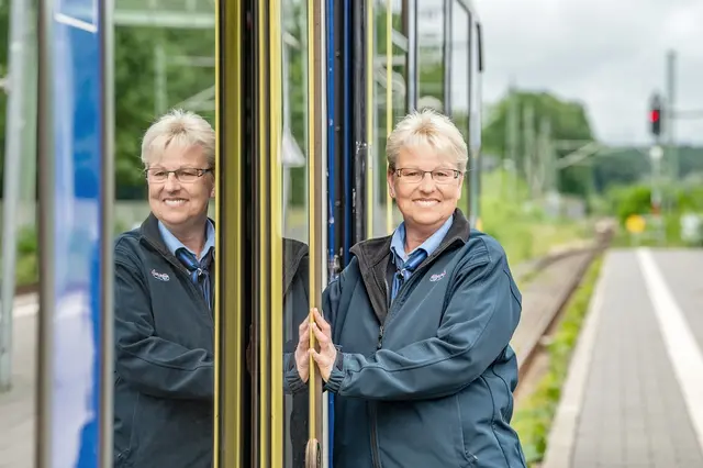 Fahrgastbetreuerin der evb am Zug | Foto: Sabrina Adeline Nagel