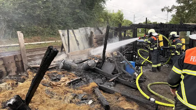 Die Feuerwehr im Einsatz | Foto: Polizei