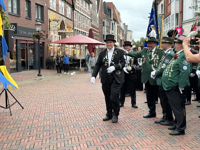 Der Jubel auf dem Rathausplatz ist groß