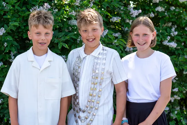 Jonte Meyer (v. li.), Kinderkönig Ben Junge, Marie Junge | Foto: Petra Baumgarten