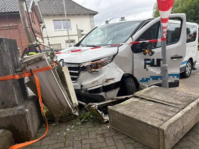 Der beschädigte Transporter | Foto: Polizei