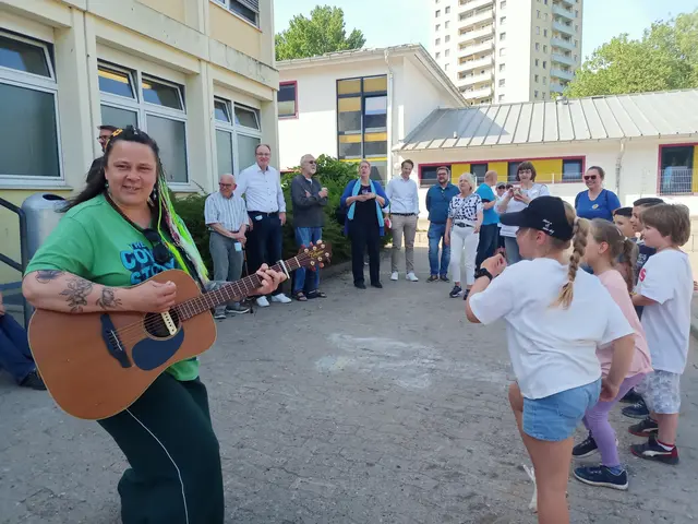 Beim Kinderfest ein großes Highlight: Inga Wehnert lädt zum Mitsingen ein | Foto: Stadtjugendring Buxtehude e.V.