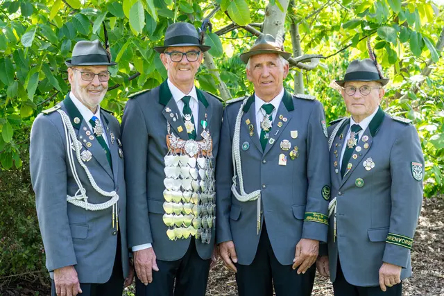  Günter Bergmann (v. li.), König Dierk König, Jürgen Stechmann, Heinrich Garrn | Foto: Petra Baumgarten