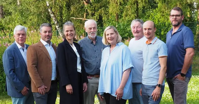 Das Team der UWR (v.li.): Volker Marx (Leversen-Sieversen), Stephan Sattler (Westerhof), Christiane Schetzschen (Tötensen, 1. Vorsitzende), Peter Relotius (Tötensen), Susan Kolschewski (2. Vorsitzende), Manfred Meyer (Tötensen), Markus Lohre (Klecken), Mirko Kahlert (Neu-Eckel) | Foto: Volker Marx