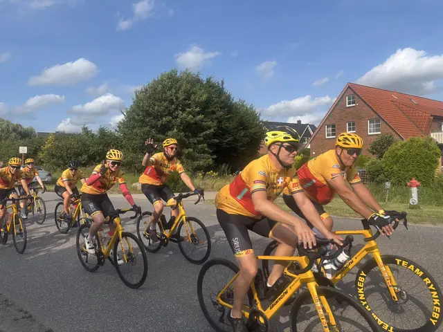 Team Rynkeby aus der Schweiz radelt durch Jork | Foto: sts