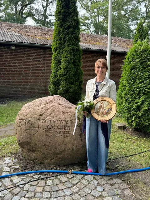 Hildegard Engel aus Helmstorf wurde Bürgerkönigin | Foto: Jörg Petersen