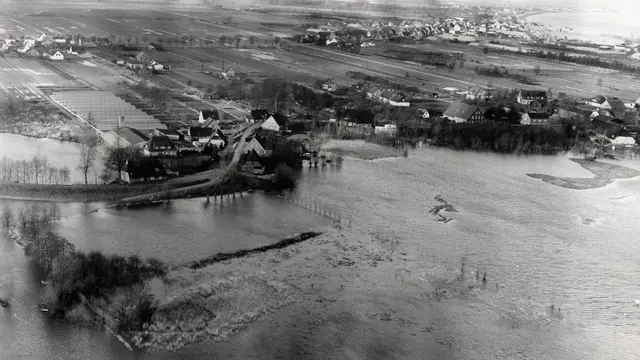 Sturmflut 1962: Diese Luftaufnahme von Stöckte zeigt das ganze Ausmaß der Überschwemmungen | Foto: Archiv Peter Homann