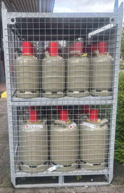 Mehrere Gasflaschen wurden vom Außengelände eines EDEKA-Marktes gestohlen | Foto: sts