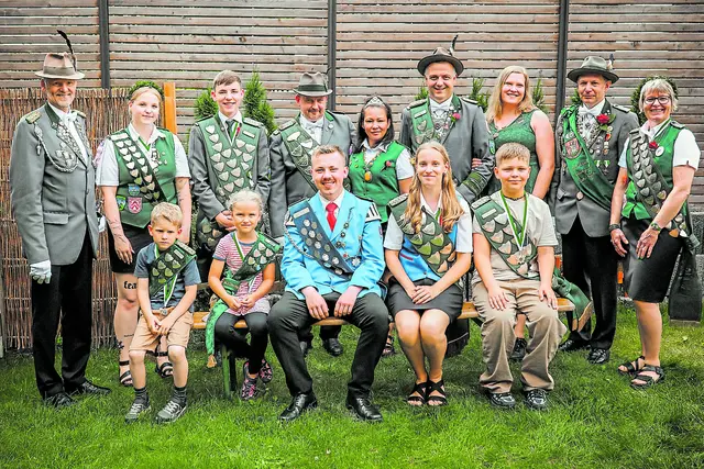 Die Majestäten des Schützenvereins Drochtersen sagen tschüss | Foto: Schützenverein