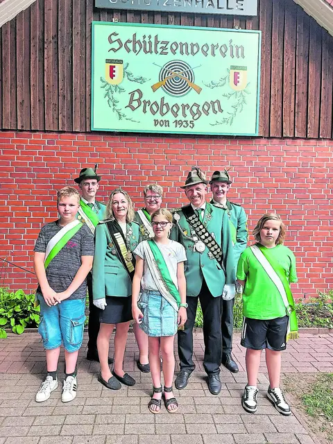 Die scheidenden Majestäten des Schützenvereins Brobergen freuen sich auf das Festwochenende | Foto: Schützenverein