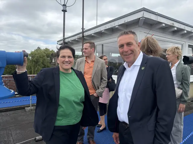 Ministerin Melanie Walter mit Samtgemeinde Bürgermeister Timo Gerken | Foto: sts