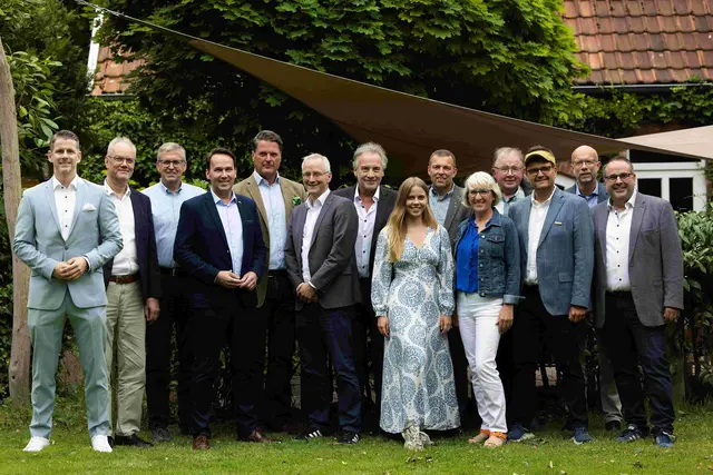 Die CDU-Spitzenkandidaten für die Kreistagswahl (v. li.): Jörg Hartmann, Manfred Cohrs, Volkmar Persiel, André Bock, Andreas Krecek, Maximilian Leroux, Hans-Joachim Mencke, Nicole Haase, Timo Reymers, Anette Randt, Rudolf Meyer, Heiko Scharnweber, Thomas Wilde und Jan Bauer | Foto: Markus Schwarze