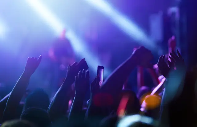 Junge Künstlerinnen und Künstler können ihr Talent auf der Bühne unter Beweis stellen | Foto: maxbelchenko/AdobeStock