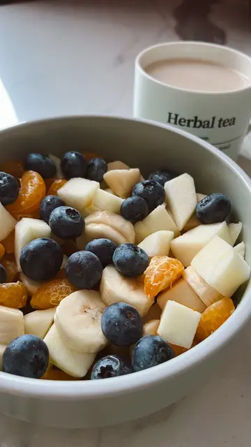 Ein Frühstück mit Obst ist sehr wichtig für den Körper | Foto: Xeniya Volkova