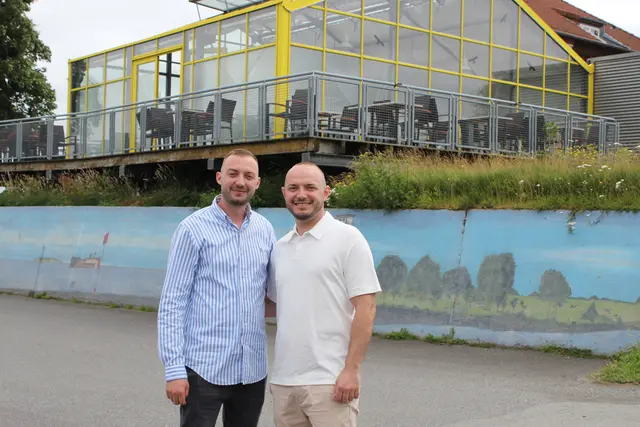 Bajran (li.) und Ergys Palushi sind die neuen Pächter des Elbblick am Stadersand | Foto: sb