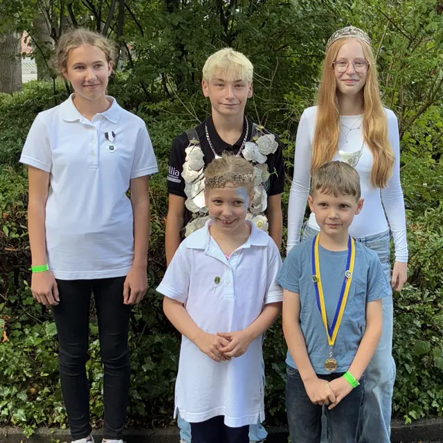 Die Kindermajestäten:  Beste BMZ Tjalda Thoden, König, Colin Eickstädt, Königin Paulina Fleuti, Prinz Manuel Hammann und Prinzessin Johanna Berg | Foto: Altklosteraner