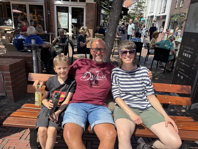 Anton Abbassian (8) (v.li.), Norbert Köchel (62), Katharina Abbassian (47)  | Foto: sts