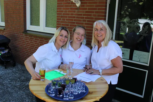 Waren fleißig bei der Gästebetreuung im Einsatz (v. li.): Christin Jahn, Karina Wulfekammer und Astrid Thiel | Foto: ce