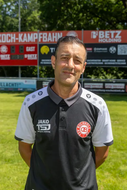  Baktasch Popal ist seit zehn Jahren Torwarttraier beim TSV Buchholz 08 | Foto: ks