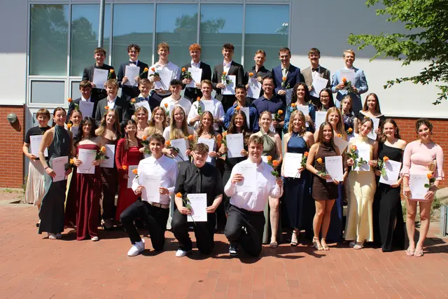 40 Schüler bestanden am Gymnasium Tostedt ihr Abitur | Foto: Elmar Schärfig