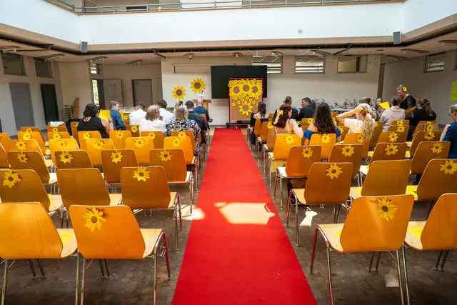 Dekoration mit Sonnenblumen | Foto: BBS