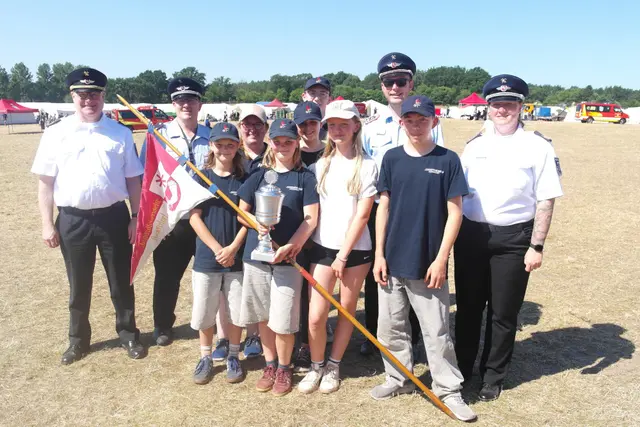 Die Jugendfeuerwehr Asendorf gewann den Lagerpokal bei den Gruppen der unter 14-jährigen Teilnehmer | Foto: KJF LK Harburg
