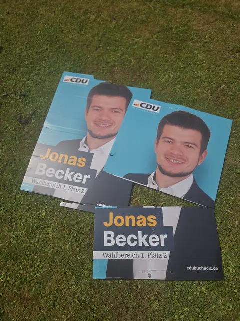 Die Wahlplakate wurden zerstört, kurz nachdem sie aufgehängt wurden | Foto: Jonas Becker