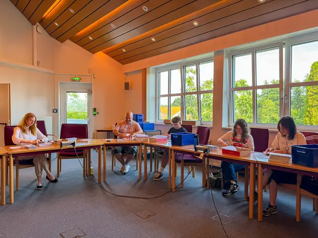 Von links: Carolina Tietjens (betreut u.a. den Jugendrat),  Markus Heinrich (Leiter Jugend) | Foto: Gemeinde Seevetal