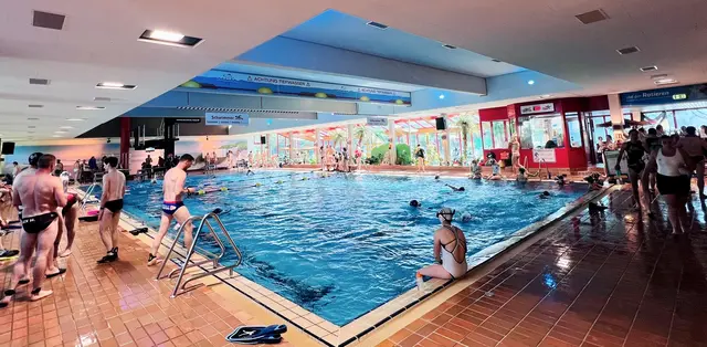 Ein volles Buchholz Bad, 12 Teams mit insgesamt 180 Spieler*innen nahmen am 11. Störtebeker Cup teil | Foto: Tim Laugks