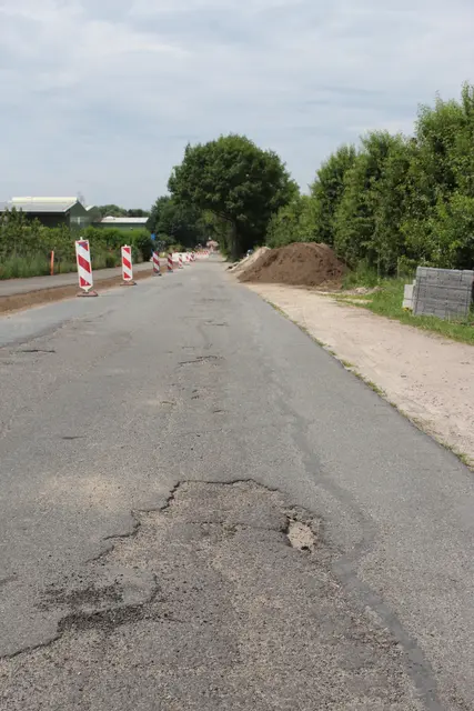 U.a. aufgrund von Straßenschäden gilt auf der Strecke Tempo 30 | Foto: sb