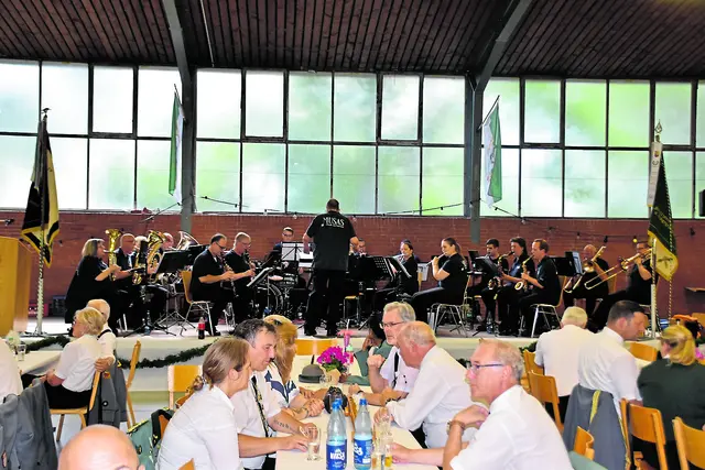 Für tolle musikalische Unterhaltung sorgte das Orchester MUSAS Musik aus Seevetal | Foto: Axel-Holger Haase