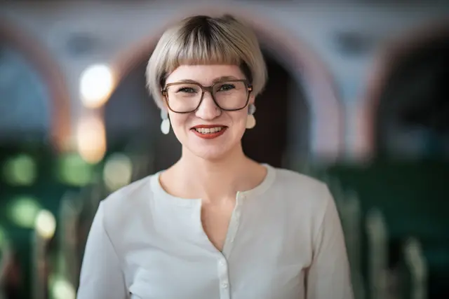 Pastorin Deborah Siemermann hält die Predigt beim Radiogottesdienst aus Ashausen | Foto: Markus Schwarze