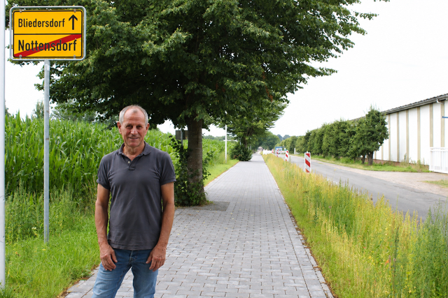 Roger Courtault am Beginn des neuen Wegs am Ortsaugsang Nottensdorf | Foto: sb