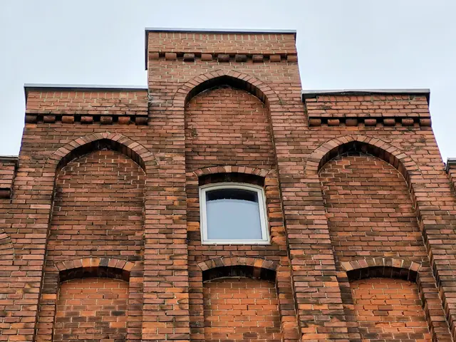 Die oberste Stufe wurde komplett erneuert, weiter darunter wurden Schäden teilweise repariert oder verfugt. | Foto: Rüdiger Störtebecker