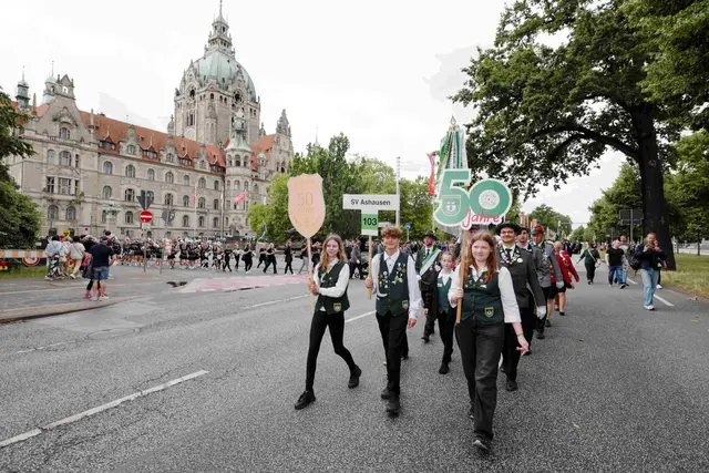 Rund 40 Schützen aus Ashausen marschierten in Hannover mit | Foto: Samuel Lintaro Hopf