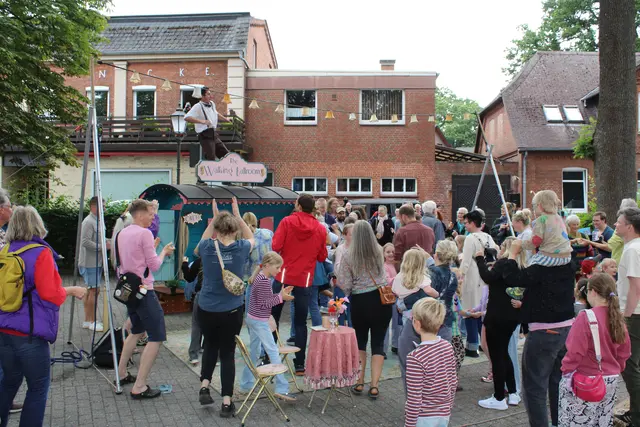 Beim Finale seiner Show forderte "The Walking Ballroom" das Publikum zum Tanzen auf - mit Erfolg! | Foto: ce