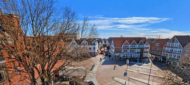 Der Stader Pferdemarkt an einem Frühlingstag vom Dach des Zeughauses aufgenommen. Auch der Pferdemarkt soll im Zuge der Altstadtsanierung umgestaltet werden  | Foto: jd
