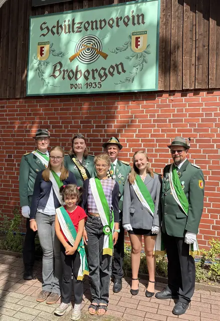 Der neue Hofstaat des Schützenvereins Brobergen | Foto: Schützenverein/Kirsten Elfers