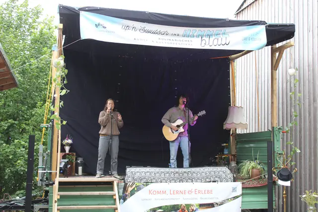 Das Duo "The Naturehood" machte bei den auftretenden Musikern auf der Gartenbühne den Anfang | Foto: ce