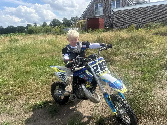 Eimil mit seinem Motocross-Bike auf "seinem" Übungsplatz | Foto: sts