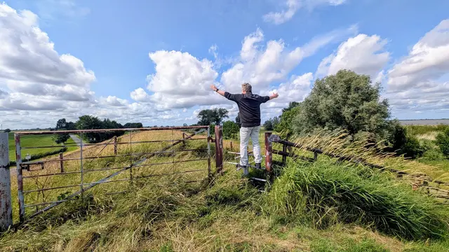 Hier oben auf dem Deich spürt man den Norden mit allen Sinnen | Foto: bcd