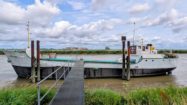 Am Ruthenstrom-Anleger liegt die "Jan Dirk" fest vertäut | Foto: jd