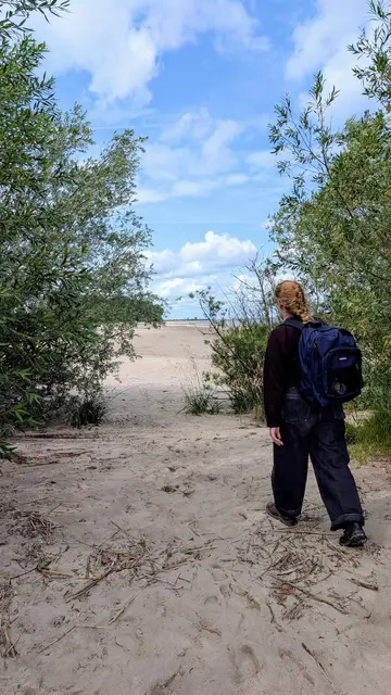 Für zwei Kilometer Wanderstrecke wurde der Deich gegen den Strand getauscht. Nach der Mittagspause geht es weiter | Foto: jd