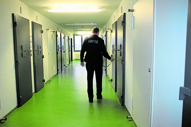 Ein Zellengang in der JVA Bremervörde. In der Haftanstalt beging der mutmaßliche Täter Suizid  | Foto: tp