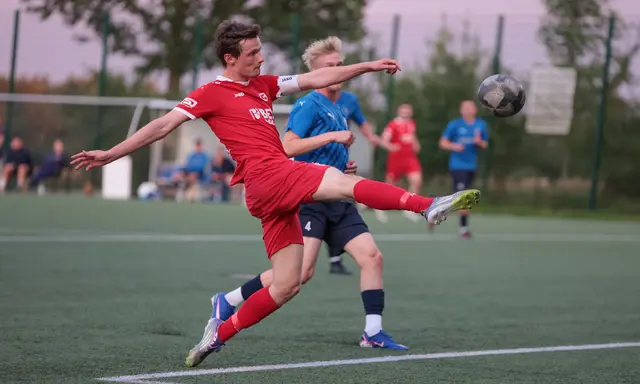 Jacob Schulz (links) hier im Testspiel gegen den SV Ahlerstedt/Ottendorf, startet am Sonntag mit dem TSV Buchholz 08 in die neue Oberliga-Saison | Foto: ks