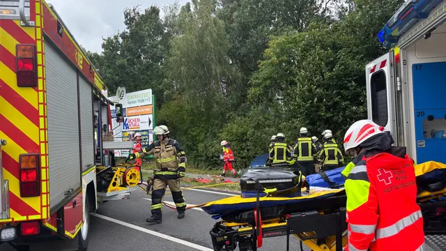 Das Rettungsteam stand bereit, um die verletzte Person medizinisch zu versorgen | Foto: Feuerwehr Buchholz