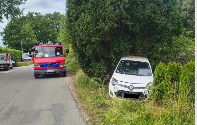 Die Feuerwehr Ramelsloh war bei dem Verkehrsunfal im Einsatz | Foto: Clemens Cohrs/FF Ramelsloh